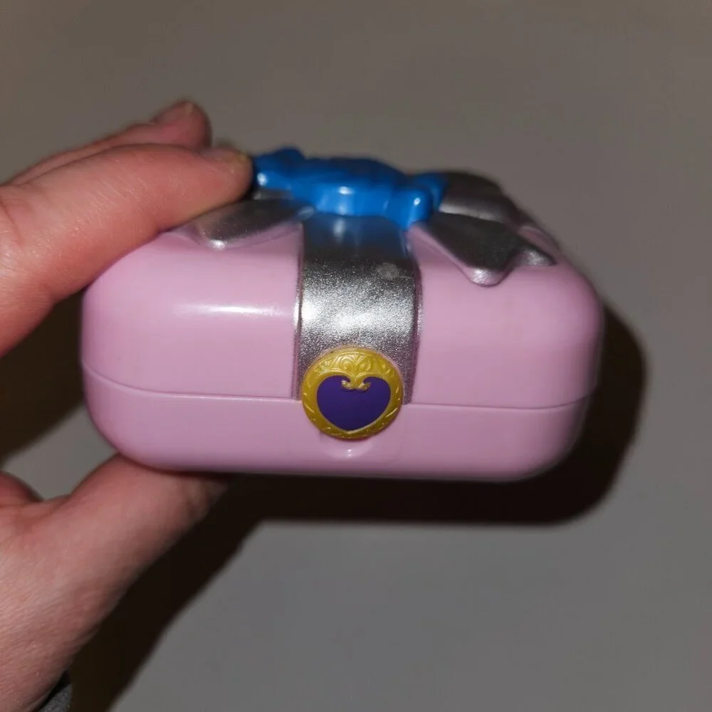 Polly Pocket Hidden Hideouts Candy Adventure Compact Gingerbread Man 2018 READ